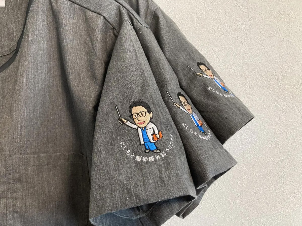 professorsround's tweet photo. 『院長のイラストをそのまま刺繍』
https://t.co/vHAyXcHdSe

#スクラブ　#白衣　#ドクターコート　#プロフェッサーズラウンド https://t.co/l5cm5io9Qa