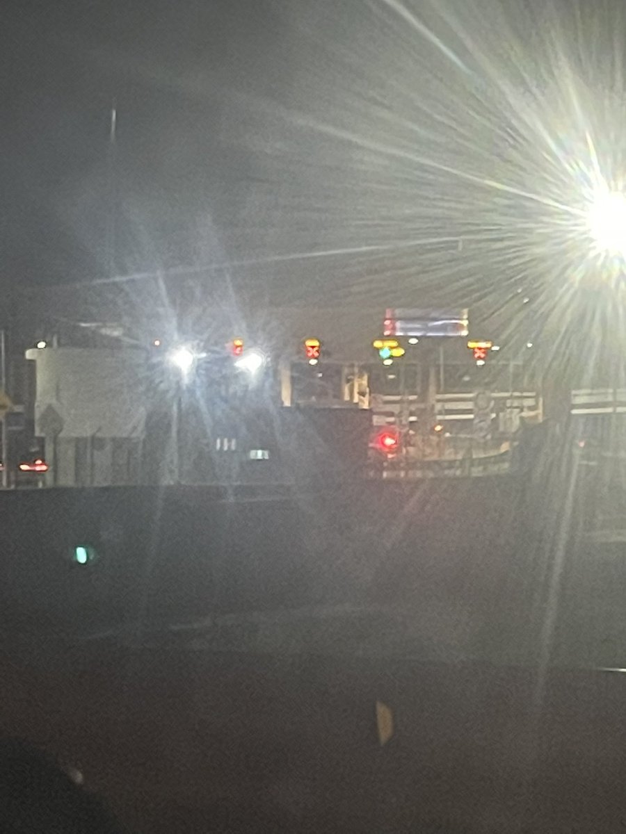 MorenolDaniela's tweet photo. @Circuito_mx Están buenos para cobrar con sus mil casetas y el servicio de mierda con una caseta abierta entronque Santa Ines  @aifaaero https://t.co/MD0A9JWUV1