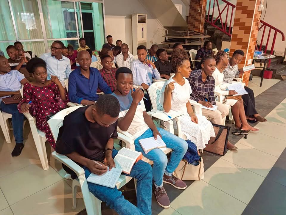 Injili haibadilishi watu wabaya kuwa wazuri; inawafufua watu waliokufa na kuwafanya wawe hai. Hiyo ndiyo tofauti kati ya injili ya Yesu Kristo na dini nyingine zote duniani.