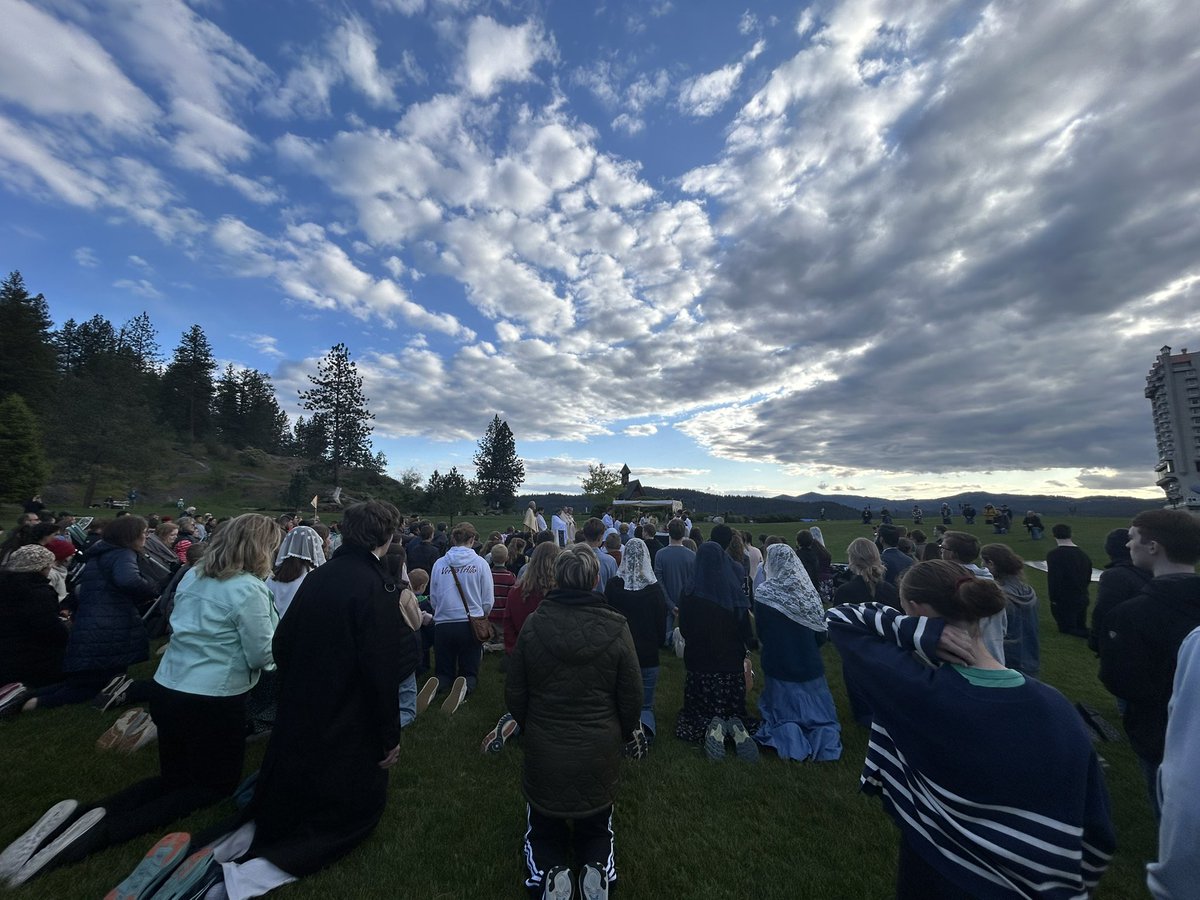 Multiple parishes in our area joined for a Eucharistic Procession this evening. Began w/prayer, processed through downtown area to park/lake area then prayed the rosary before returning. 🙏