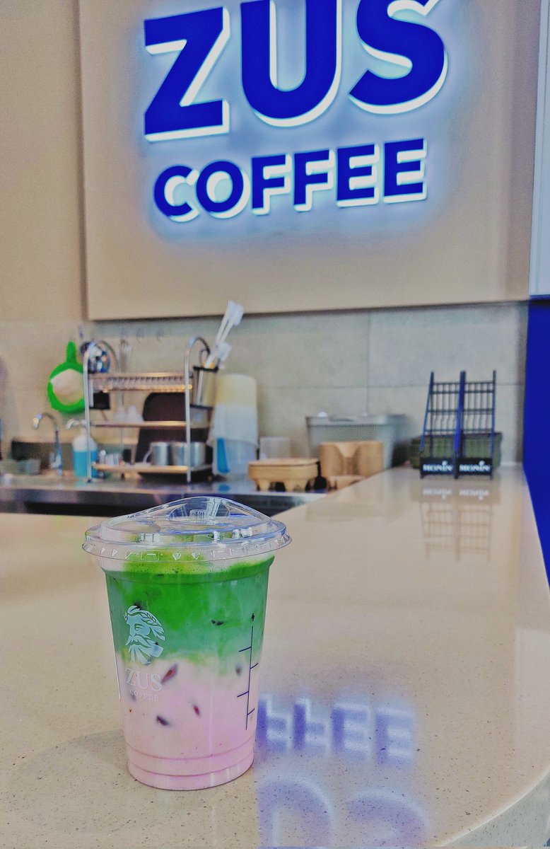 Awww～我的世界发现了一个新大陆
Matcha Strawberry Latte💚🩷
感谢自己踏出这一步去尝试
没想到是适合自己的，是好喝的😋
以后除了chocolate和yogurt
又多一个选择了🫡感恩🙏🏻