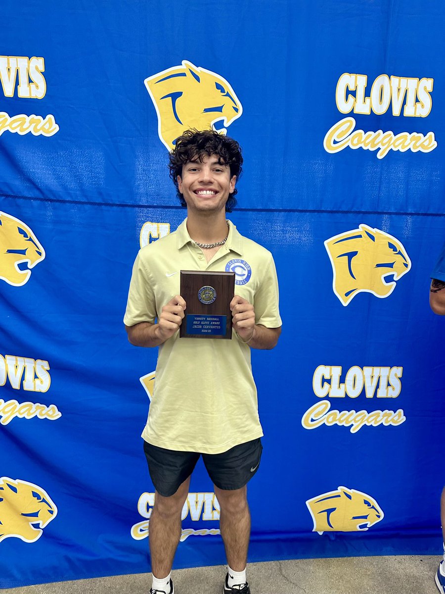 Eriq_Cervantes's tweet photo. CF Jacob Cervantes (#3) was unanimously voted by his teammates as the Clovis High Varsity Gold Glove winner tonight. Highlighted by diving catches, multiple outfield assists, and zero errors all season. Lockdown defense. ๐ชโพ #ClovisHigh #GoldGlove #Defense https://t.co/kOhvRbXg9I