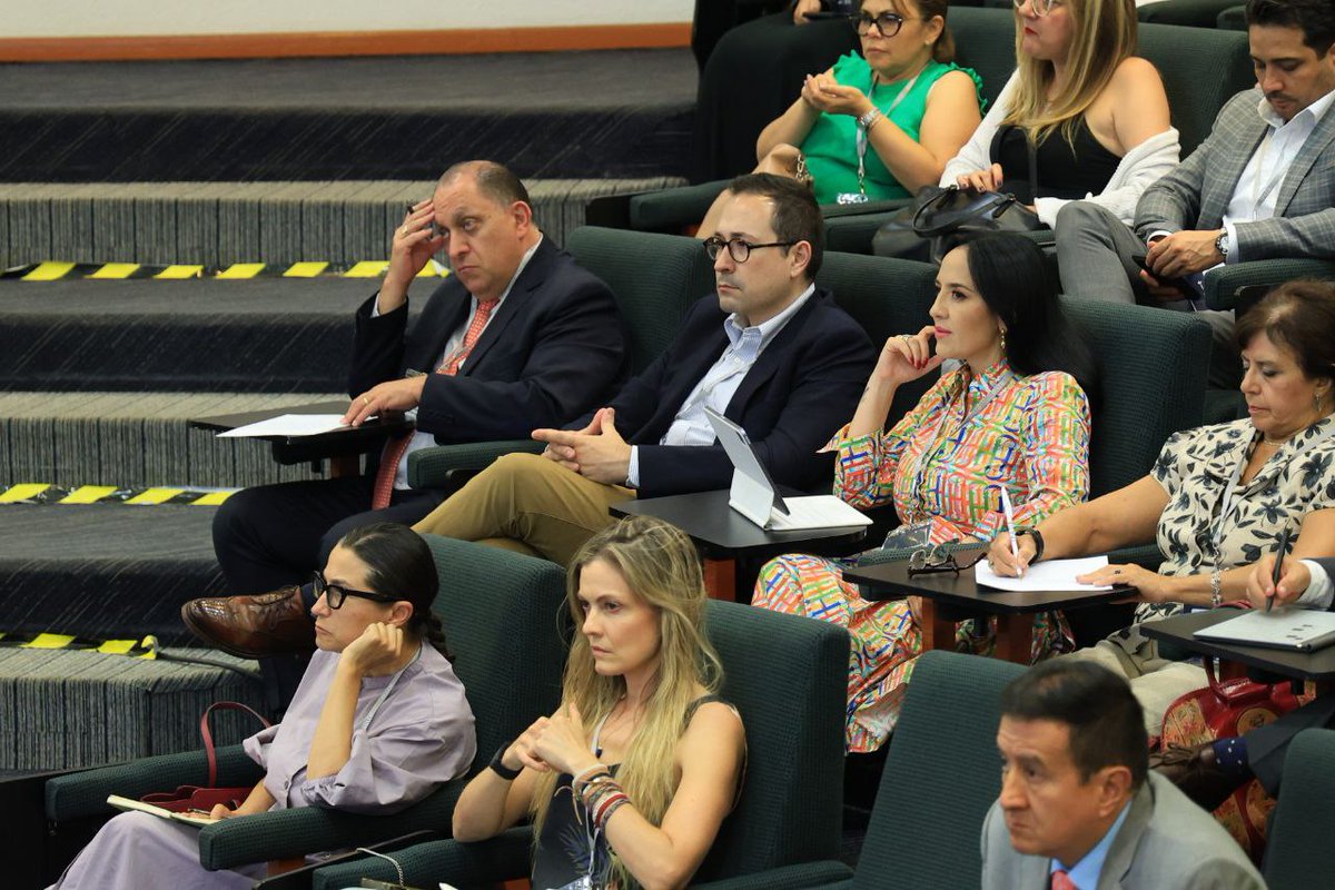 ipade's tweet photo. Se presentó en IPADE el #EdelmanTrustBarometer 2025, en el marco por su 25.º aniversario y en colaboración con el Centro de Investigación en Responsabilidad Social #CIRES
Agradecemos la compañía de cada uno de los invitados y asistentes.
#IPADE #ResponsabilidadSocial https://t.co/8gZ2tZ0iyT