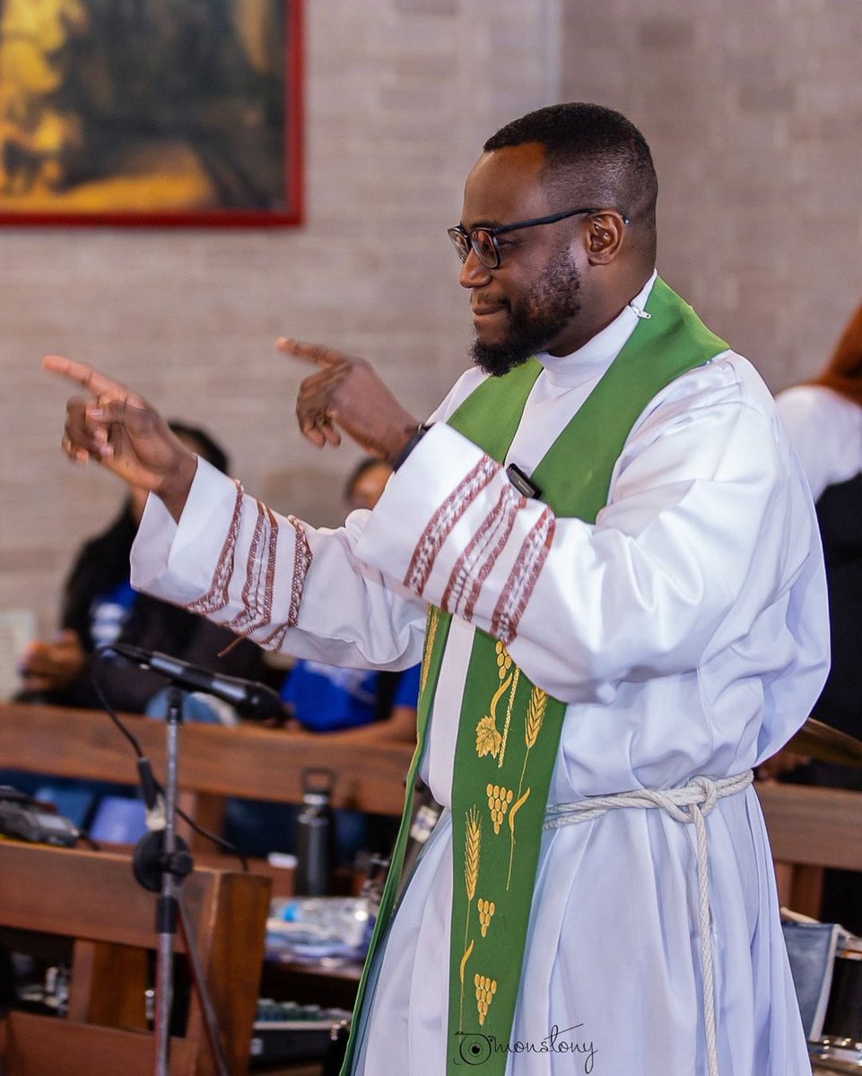 frjamesa's tweet image. I thank God for the grace to say:
It’s my birthday today🎉🎂

Please say a prayer for me for me 🙏🏽