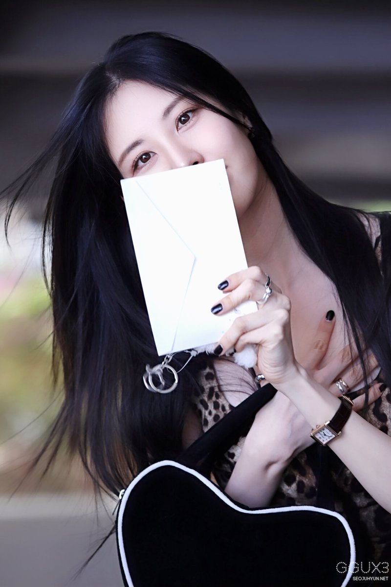 💬 | Seohyun on her deep relationship with fans 🩷

"I’ve been with my fans for a long time. Of course, there are newer fans too, but at core most have been around a long time, and we’ve been through a lot together. There’s a deep and heartfelt bond. They’ve seen me since I was