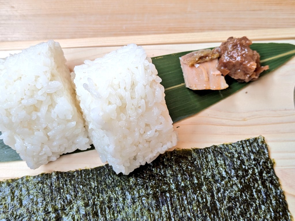 turipara's tweet photo. 西粟倉村へ源流米のおにぎりを食べに来ました、お米うんまっ🍙🍙
おいさんはよだれ鶏
スープバーは2種類、春野菜のポタージュがすごい美味しくて2回お代りしてしもーた😁
#BASE101% https://t.co/rtlAlEriHo