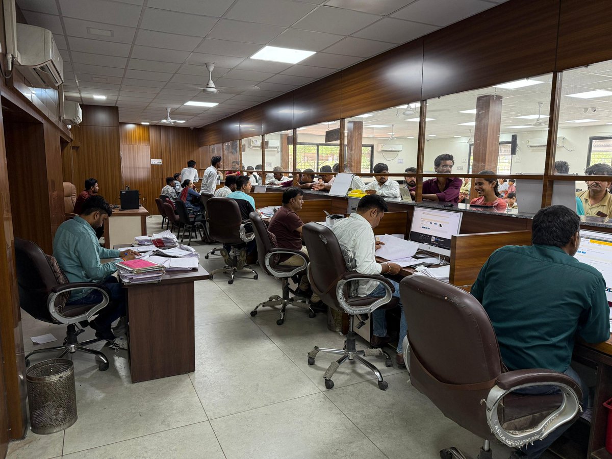 જન સેવા' એ જ 'પ્રભુ સેવા' ના મધ્યવર્તી વિચાર સાથે અને ગાંધીનગર જિલ્લા કલેકટર શ્રી મેહુલ દવેના માર્ગદર્શનમાં કલોલ ખાતે નવા જનસેવા કેન્દ્રનો વિચાર સાકાર થયો છે. જેને લઈને કલેક્ટર શ્રી એ ઉમળકો વ્યક્ત કર્યો હતો. આ તબક્કે તેમણે જણાવ્યું હતું કે "શાંત, સ્વચ્છ અને સહકાર ભર્યા તથા સુવિધા