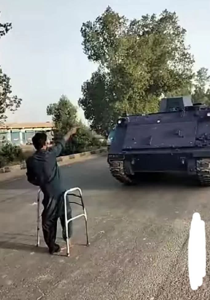 "منهنجو ھڪڙو ماڻهو ھوندو، لک برابر ھوندو." 
شھيد بشير خان قريشي
#NoMoreCanalsOnIndus
#SindhRejectsCorporateFarming