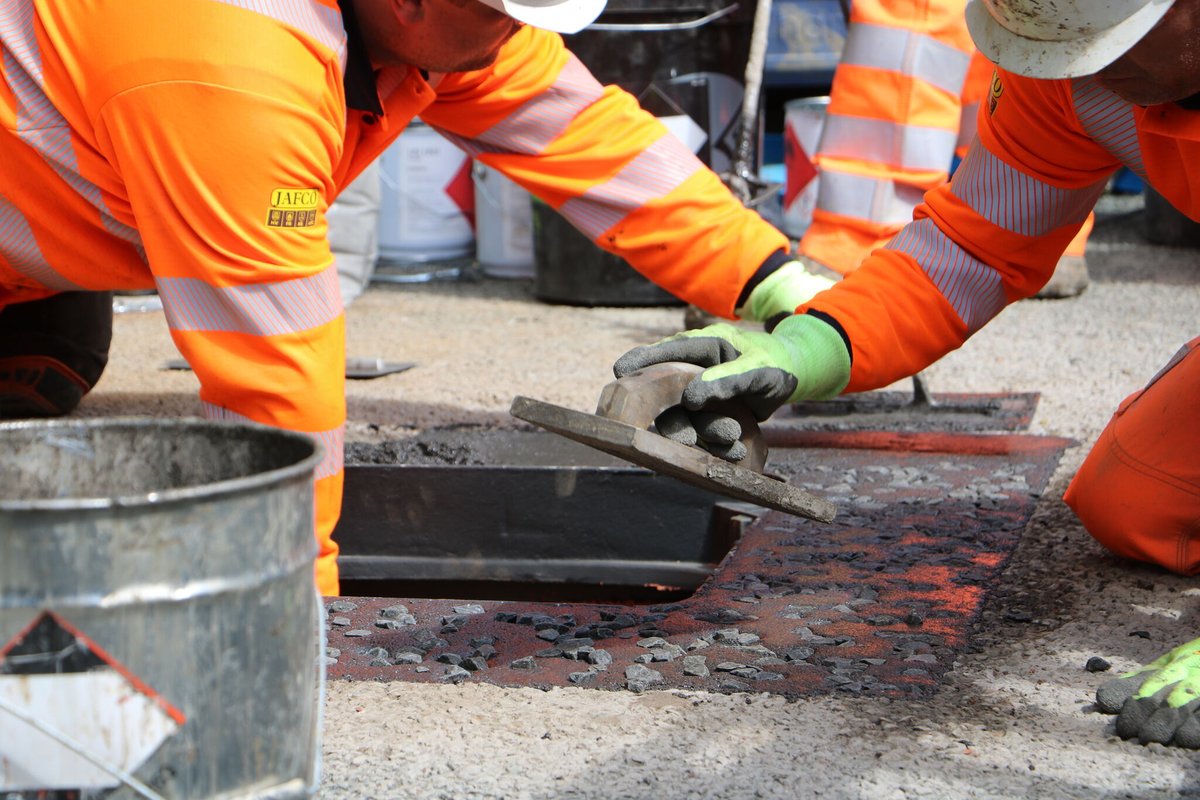 MeonUK's tweet image. &quot;PermaFyx is a material designed to tackle the real-world challenges faced by contractors every day&quot; 🗯️

Find out for yourself 👉 bit.ly/4gXAh5S

#IronworkReinstatement #ColdApplied #Utilities #Ironwork #RoadReinstatement #SurfaceRepair #AsphaltRepair #Hotworks #Asphalt