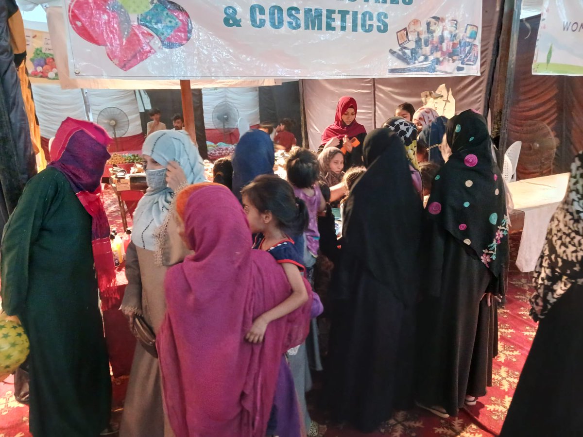 On 20th April, RDF organized a vibrant Bachat Bazar in the American Quarter, Hyderabad under the Welthungerhilfe WHH-funded Urban Food Project.  promoting local entrepreneurship and market linkages. #rdfpakistan #WHH #BachatBazar #UrbanFoodProject #LocalEnterprise