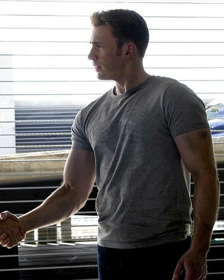 stevestappen's tweet photo. Daily dose of Steve Rogers https://t.co/lO2SybufEo