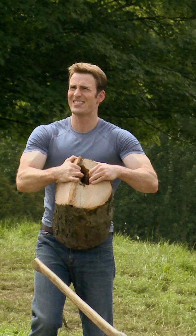 stevestappen's tweet photo. Daily dose of Steve Rogers https://t.co/lO2SybufEo