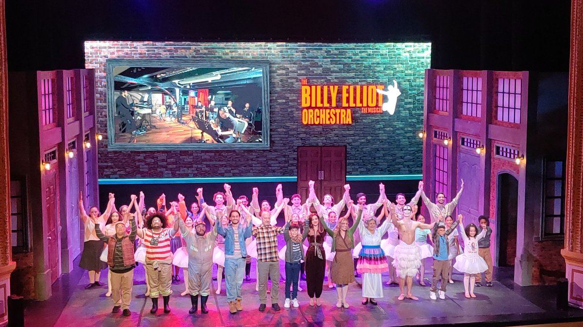 Las tablas vibraron y #BillyElliot cobró vida interpretado por Jesús Medrano, cada vez más son las obras musicales que logran una ovación de pie en el Teatro Nacional, destacado la calidad del talento panameño.

#Cultura #SoyCoPTur #journalist #Panama #turismocultural