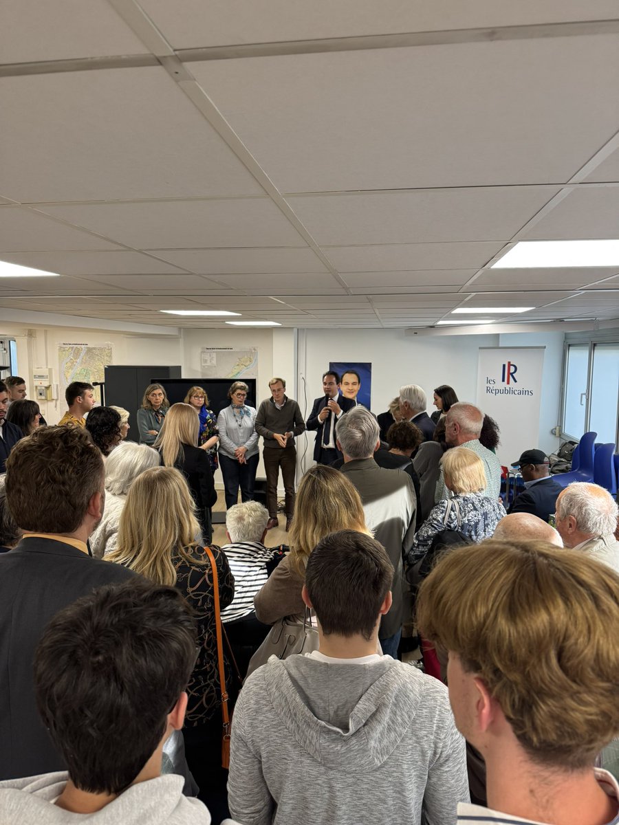 poliver69's tweet photo. Belle soirée militante hier ! Énergie, convictions, engagement : la droite est de retour 💪🇫🇷 Cap sur le combat de 2026, rien ne se fera sans le terrain. #Municipales2026 #Lyon #NousSeronsPrêts https://t.co/u6Q5Ot71Qp