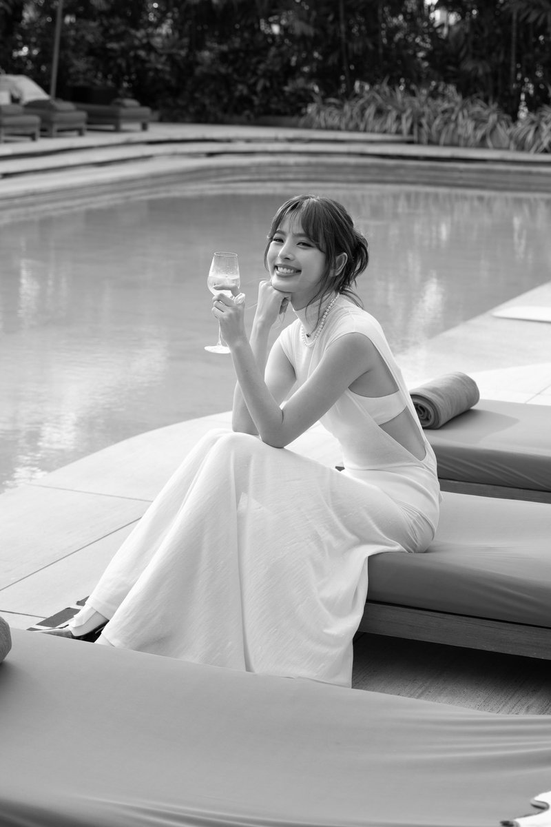 tb_entofficial's tweet image. สัมผัสฤดูร้อนสุดหรูหราผ่าน Moët &amp;amp; Chandon La Piscine แคมเปญ ที่ถ่ายทอดความงดงามของไลฟ์สไตล์ฝรั่งเศสในช่วงซัมเมอร์ ที่เติมเต็มบรรยากาศแห่งความสุข และการเฉลิมฉลอง

@moetchandon @nuttanichanchd 
#ToastwithMoet #MoetChandon #nychaa