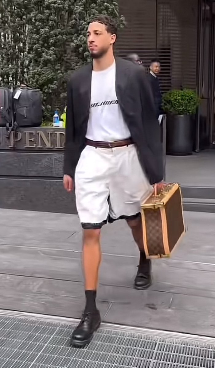 haliburton looking like he’s preparing for a series of unfortunate events #knickspacers