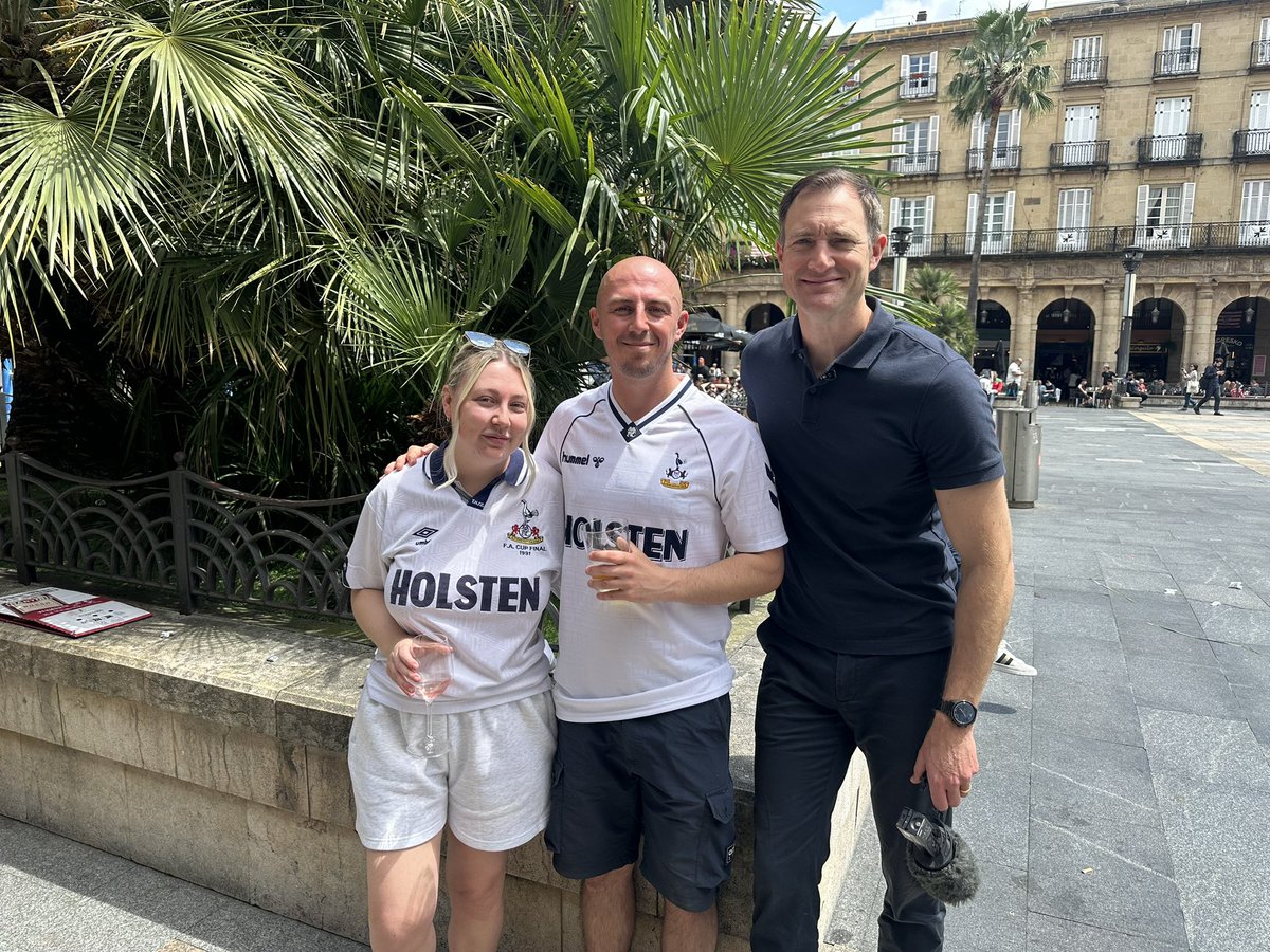 JohnWatsonSport's tweet image. We’re hearing from the fans who’ve made the long journey to Bilbao to be here to avoid the spiralling cost of direct flights.
Also the English fans who live here and will see the final staged in the city they call home
#BBCBreakfast