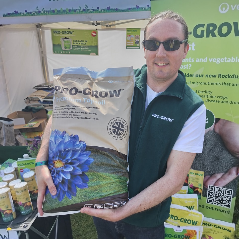 RockdustJen's tweet image. Hey, shout out from pro-grow.com for wonderful @abstitch1974. As ALWAYS, fitted us for @GWmag #SpringFair fleeces (TBH only worn for set up as sooo hot down #Beaulieu!)  Only I got vest / cap combo.  Fab prices, standard, speed &amp;amp; friendly service. We&apos;ll be back 🙏😎🌋