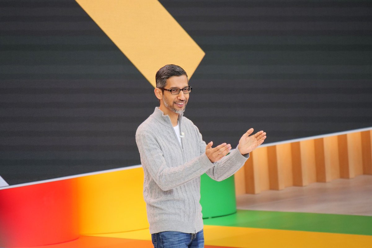 🔴  Le Google que vous connaissez est mort hier soir.

Sundar Pichai, le PDG, vient de dévoiler une tonne de nouveautés qui arriveront sur tous les outils que vous utilisez quotidiennement, de Meet à Gmail en passant par le mythique moteur de recherche.

C'est la plus grande