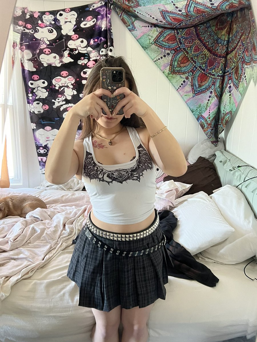 PUPPlEGRL's tweet photo. pierce the veil concert fit…. yall fuckin with it ?? https://t.co/rygdW7JsdJ