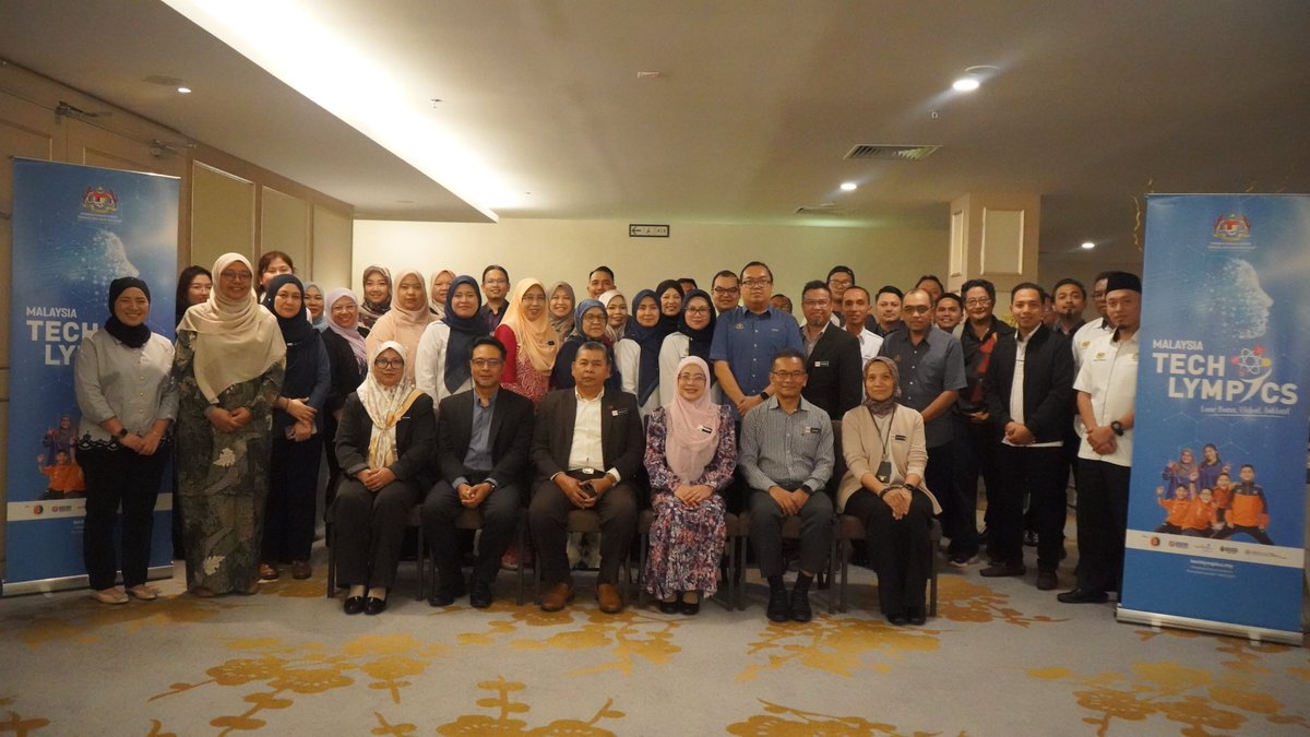 MyTechlympics's tweet photo. Hari ke-2 #PemukimanTechlympics2025 diserikan dengan perkongsian program pembudayaan MOSTI &amp; penyampaian jemputan rasmi ke #MalaysiaTechlympics2025.
Terima kasih YBrs. Pn. Ruziah binti Shafei, TKSU (Perancangan &amp; Sains) MOSTI atas kehadiran &amp; suntikan semangat! https://t.co/6509rOEMlU
