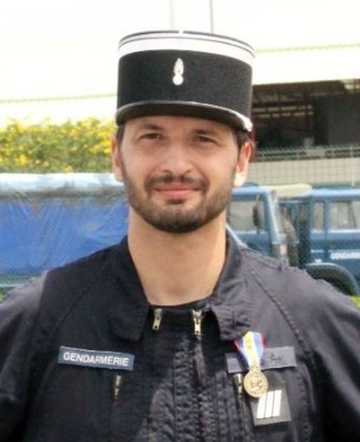 Le Capitaine Alain Nicolas, membre du Groupe d'Intervention de la Gendarmerie Nationale (GIGN), est tombé en service le 21 mai 2016 lors d'une intervention à Gassin, dans le Var. ​

Le 21 mai 2016, les gendarmes sont appelés à intervenir auprès d'un individu ayant tiré sur son