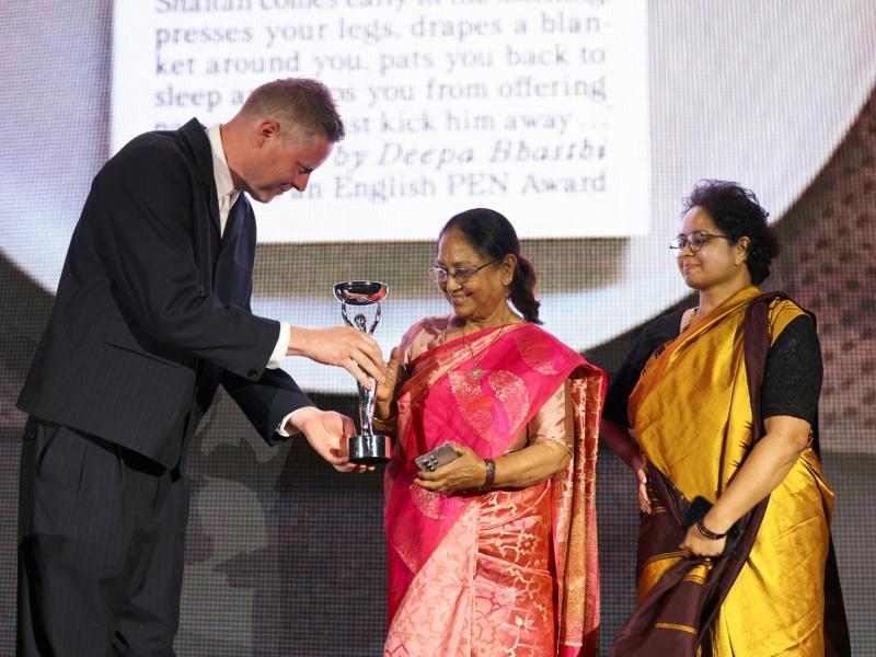 Kalinga Literary Festival (@kalingalitfest) on Twitter photo Many Congratluations to Banu Mushtaq, translator #DeepaBhasthi for winning #InternationalBooker2025 for the book "Heart Lamp" and publisher <a href="/PenguinIndia/">Penguin India</a> and <a href="/kan_writersside/">Kanishka Gupta</a>. As Heart Lamp becomes the first short-story collection to win the International Booker Prize – and the Many Congratluations to Banu Mushtaq, translator #DeepaBhasthi for winning #InternationalBooker2025 for the book "Heart Lamp" and publisher <a href="/PenguinIndia/">Penguin India</a> and <a href="/kan_writersside/">Kanishka Gupta</a>. As Heart Lamp becomes the first short-story collection to win the International Booker Prize – and the
