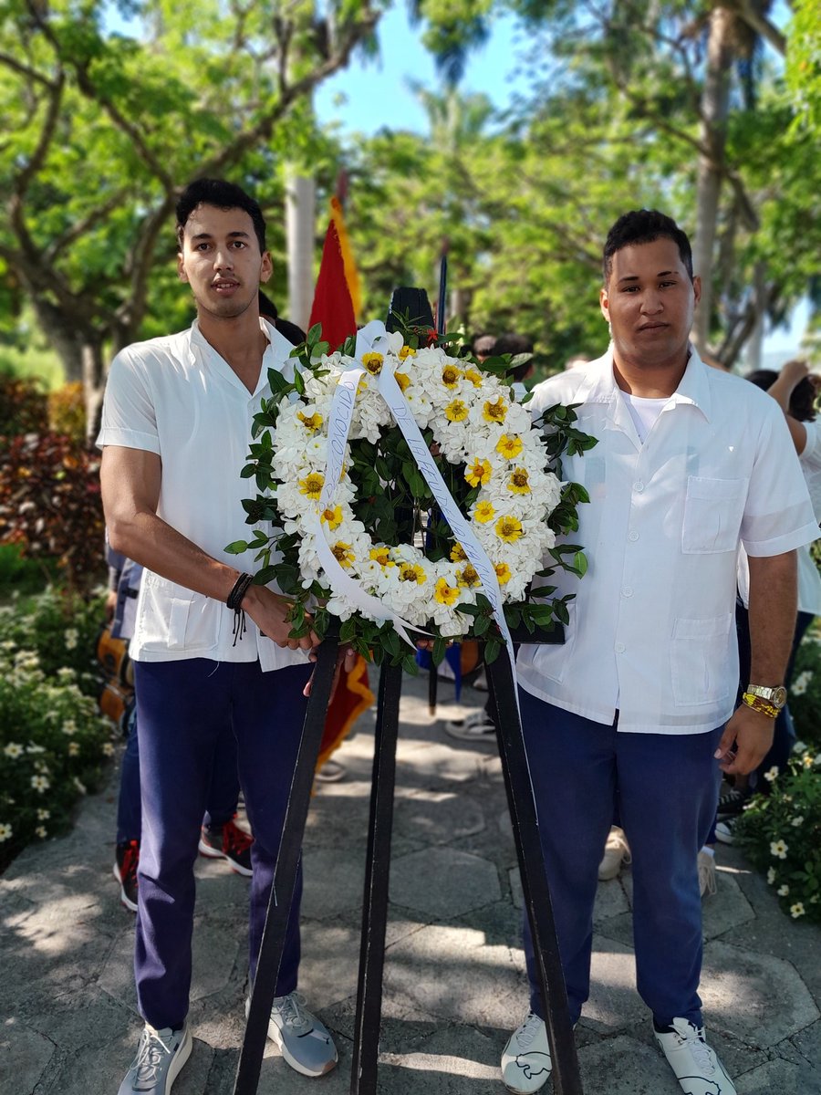 FEU_FCMB's tweet photo. 🚩📢⚠️ | ¡La historia se remueve en Guisa!  

¡La FEU está en tierras de gloria! Llegamos a la emblemática sede de la Batalla de Guisa, Monumento Nacional y sitio histórico (Monumento Braulio Coroneaux). 🎇🏛

Apertura de la Asamblea Post Congreso. 
#FEU #Cuba https://t.co/J5eBEUWrs1
