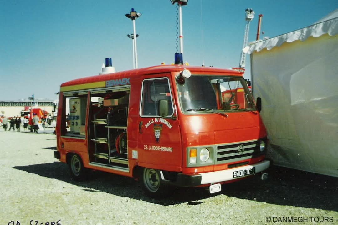 teambestioles's tweet photo. #VintageBestiole
#Bemaex, fondée en 1972, a marqué l'histoire du matériel de secours en 🇫🇷
Spécialiste des 🚒 SR et du matériel hydraulique, elle achète #Gicar, spécialiste des 🚒 d’🔥 en 98
Cette fusion donne naissance à #Gimaex en 2003, début d'1 nouvelle aventure industrielle https://t.co/6EU4adTeZd