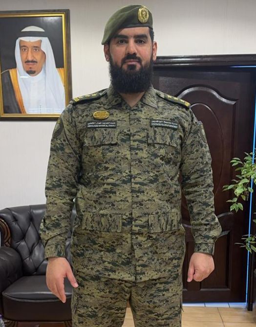 kfj3's tweet photo. تعيين النقيب عبدالعزيز نهار الثعلي مديراً لإدارة متابعة الوافدين بجوازات #الخفجي 

صدر قرار بتعيين النقيب عبدالعزيز نهار الثعلي مديرًا لإدارة متابعة الوافدين بجوازات محافظة الخفجي، ويأتي هذا التعيين ضمن جهود المديرية العامة للجوازات بالمنطقة الشرقية لتعزيز الأداء وتطوير الخدمات المقدمة للمواطنين والمقيمين.

ويُعد النقيب الثعلي من الكفاءات الأمنية المتميزة، حيث يتمتع بخبرة واسعة في مجال متابعة وتنظيم أوضاع الوافدين، مما يؤهله لقيادة الإدارة بكفاءة واقتدار.