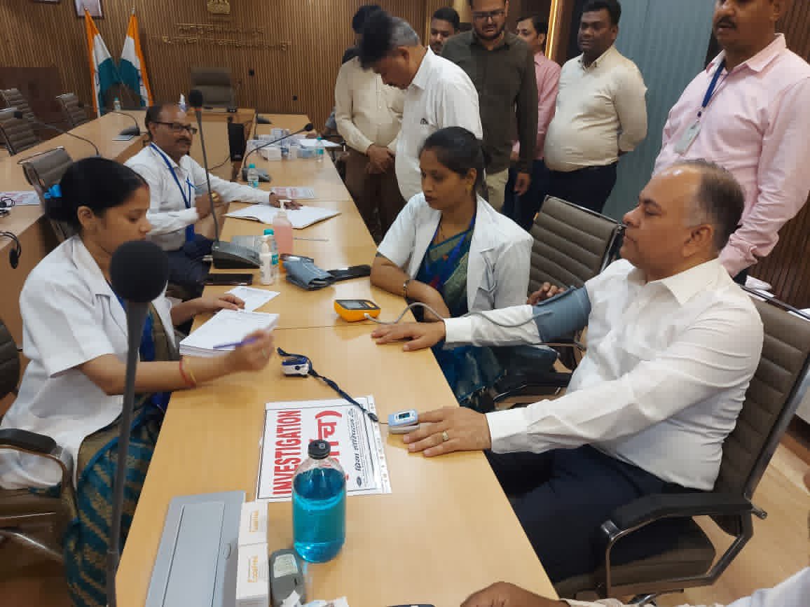 IncomeTaxUPWest's tweet photo. A Beneficiary health check up camp took place at Aayakar Bhawan, Kanpur with the collaboration of Priya Hospital, Kanpur. Various medical tests along with consultations and prescriptions were arranged for the employees, daily wagers,contractual staff, drivers and family members. https://t.co/GcZskbTgcG