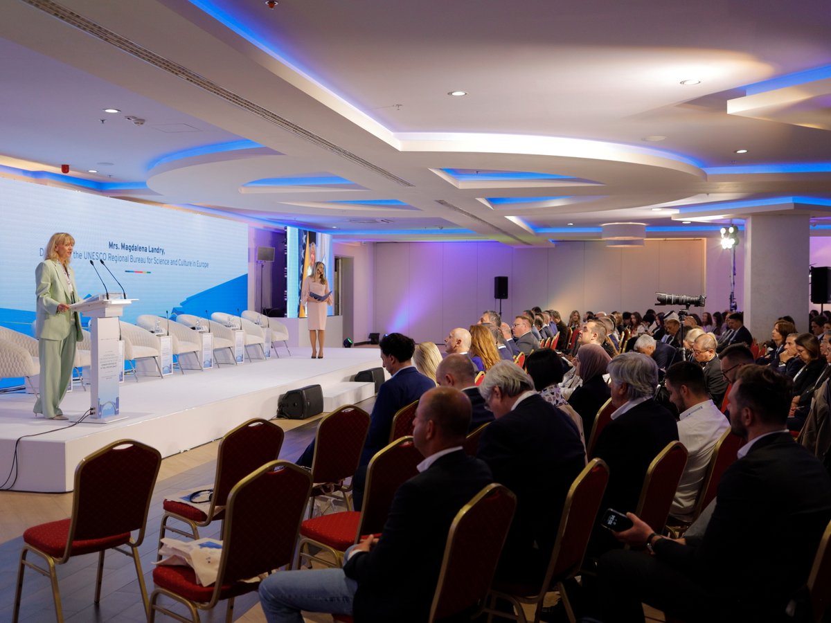 UNESCOVenice's tweet photo. “Shared Heritage as a Tool of Diplomacy” diplomatic panel
MOSTAR 2025: #DialogueForTheFuture

@UNESCO stressed the power of culture in rebuilding trust and promoting reconciliation, and reaffirmed its commitment to building new bridges of #dialogue.🗣🕊

#DFF3 @UNPeacebuilding https://t.co/Vt0h8UPuP2