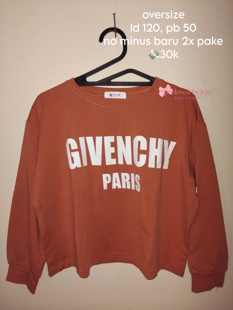 allghases's tweet photo. @tokodimars semuanya bisa nego ya, kl mau detail dm aja. aslinya lbh cantik bgtt serius
1. motif 40k aja
2. 30k
3. c'est tout 43k
4. uniqlo 35k

msh bs nego, bs oren🍊

https://t.co/2Gl8KYS1rZ https://t.co/hLxLQ6ozFI