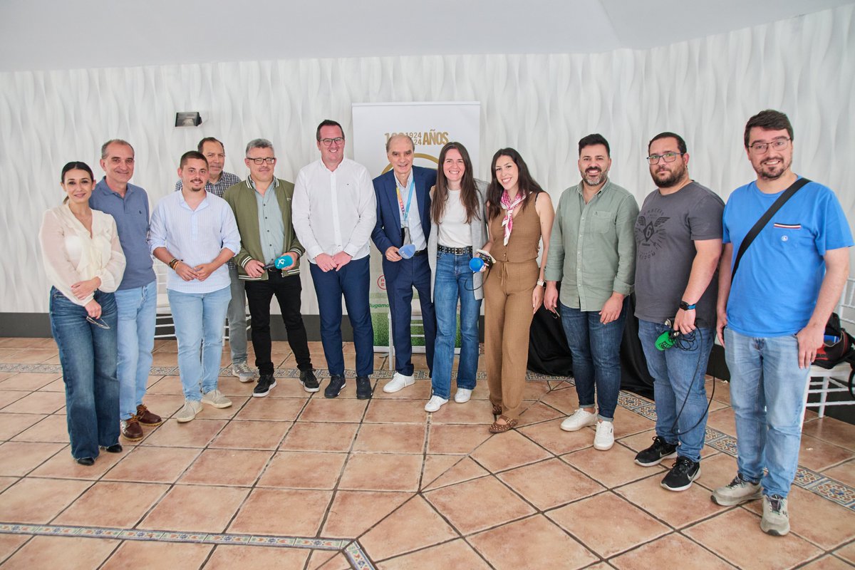 🏛⚽ | #Institucional |

📸El presidente de @fedexfutbol, Sergio Merchán, ha mantenido hoy en 📍Mérida un encuentro informal con periodistas deportivos extremeños. La reunión, celebrada en un ambiente de cordialidad, pretendía acercar la figura del presidente a los medios de