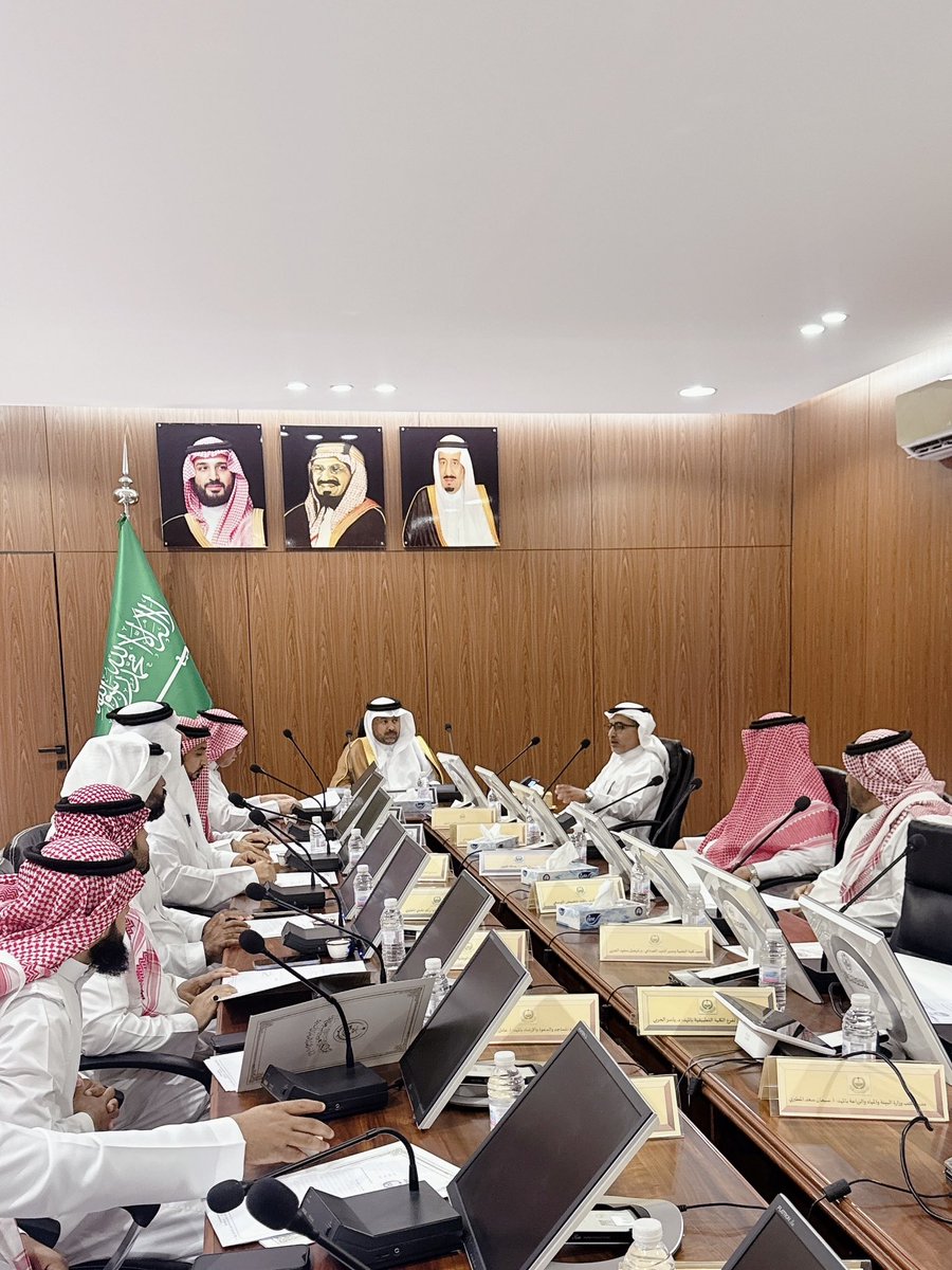 ترأس محافظ #المهد د. سلامة بن عيد الجهني صباح اليوم اجتماع المجلس المحلي الرابع لعام 2025. 
وجرى خلال الاجتماع استعراض  الموضوعات المدرجة على جدول أعمال المجلس واتخاذ التوصيات اللازمة بشأنها.