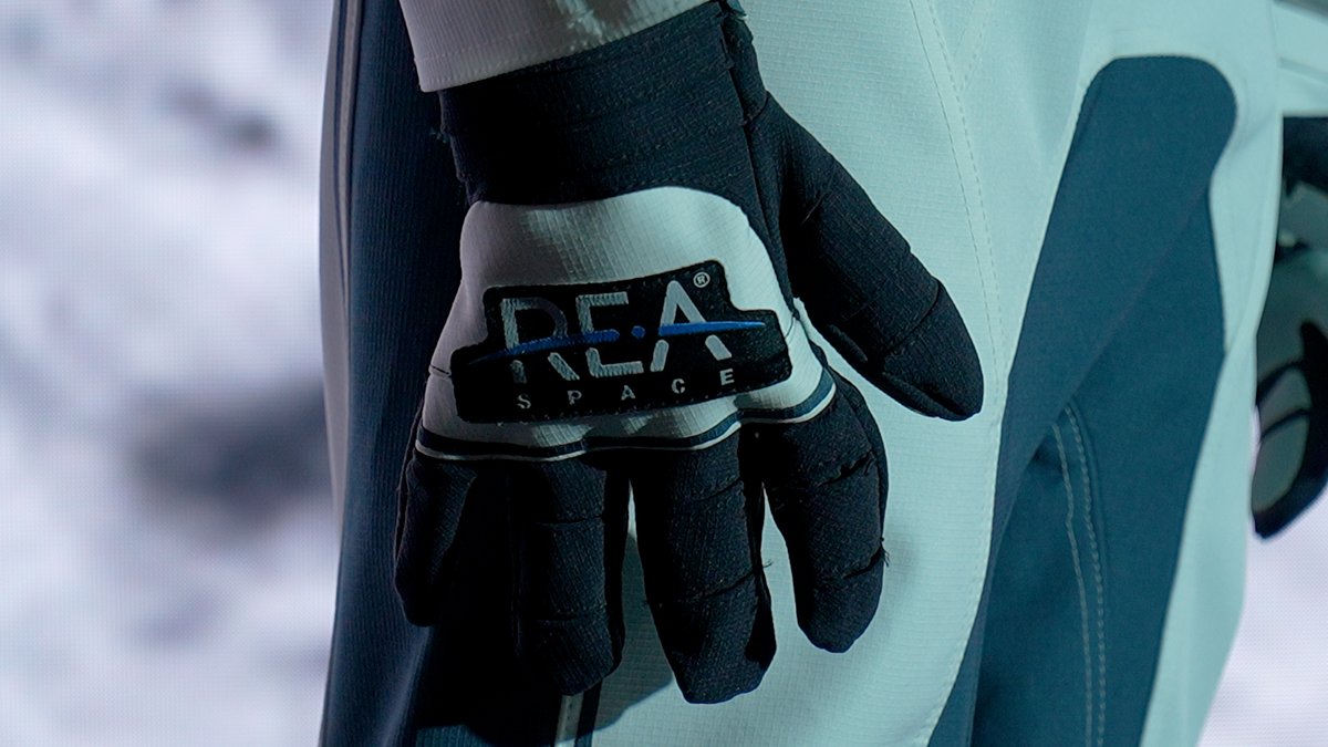 ESABICTurin's tweet photo. 🧑‍🚀 The Italian #startup REA Space represented national excellence at EXPO 2025 in Osaka, culminating with the world premiere presentation of the first prototype of a custom-made European Extra-Vehicular Activity (EVA) #suit.

Read more 👉 https://t.co/Dz3dYzCzZM

#ESABIC #space https://t.co/6KOltZv2y2