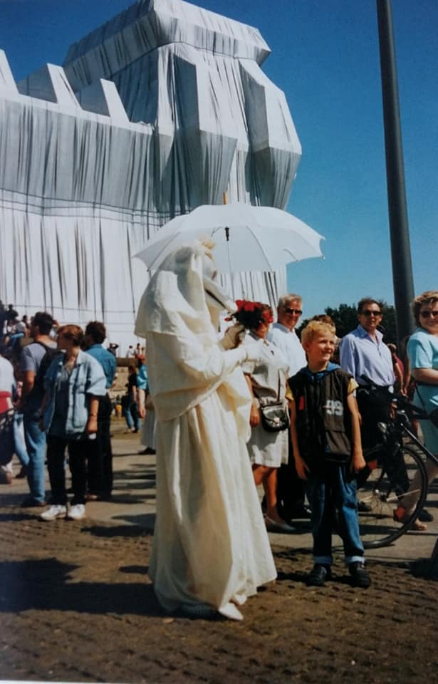 PalaceBerlin's tweet image. Legendäres Kunstprojekt kehrt vom 9.-20. Juni als Lichtinstallation zurück #Reichstag #Berlin #Kunst