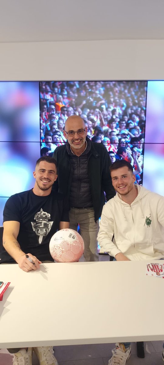 Diolch to our Soanish friends from Gijon for queuing to get us signed pictures of Yanez and Rosas from <a href="/sportinggijon/">Sporting Gijon</a> Diolch yn fawr! <a href="/TaithWales/">Taith</a> <a href="/mikeldeltoro/">MIKEL DEL TORO</a>