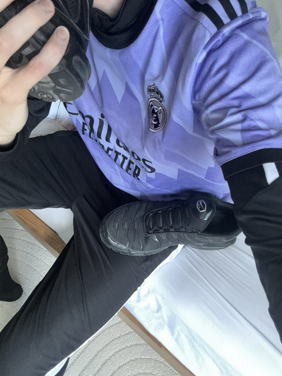 AxelTr20's tweet photo. Qui veut les sentir pour kiffer avec moi sur Lyon ? Venez en DM👟

https://t.co/PKrH4KqED3 https://t.co/h2KguQvpri