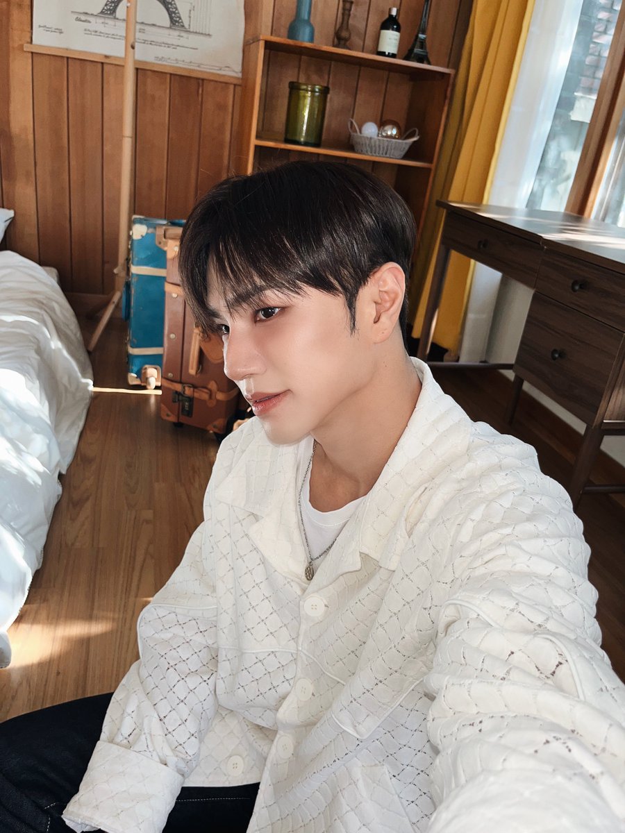 VannerOfficial's tweet photo. [#태환]

더욱 빛날 내일에게도
인사를 해 안녕🐾

#VANNER #배너 #TAEHWAN https://t.co/rilH9EOYrX