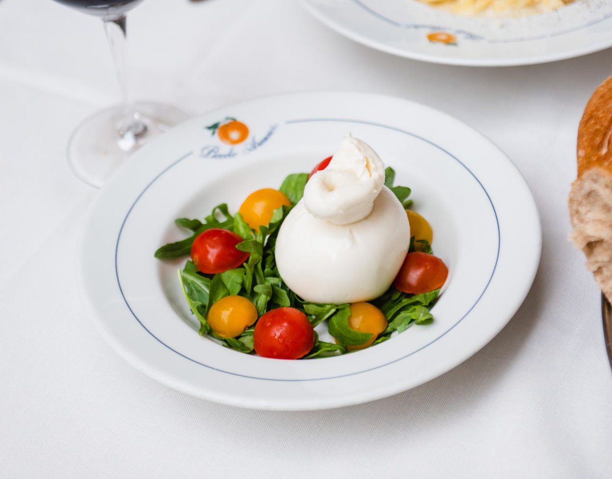 La Burrata D.O.P. di Andria con pomodorini e rughetta 🤤

#piccoloarancio #foodporn #Roma