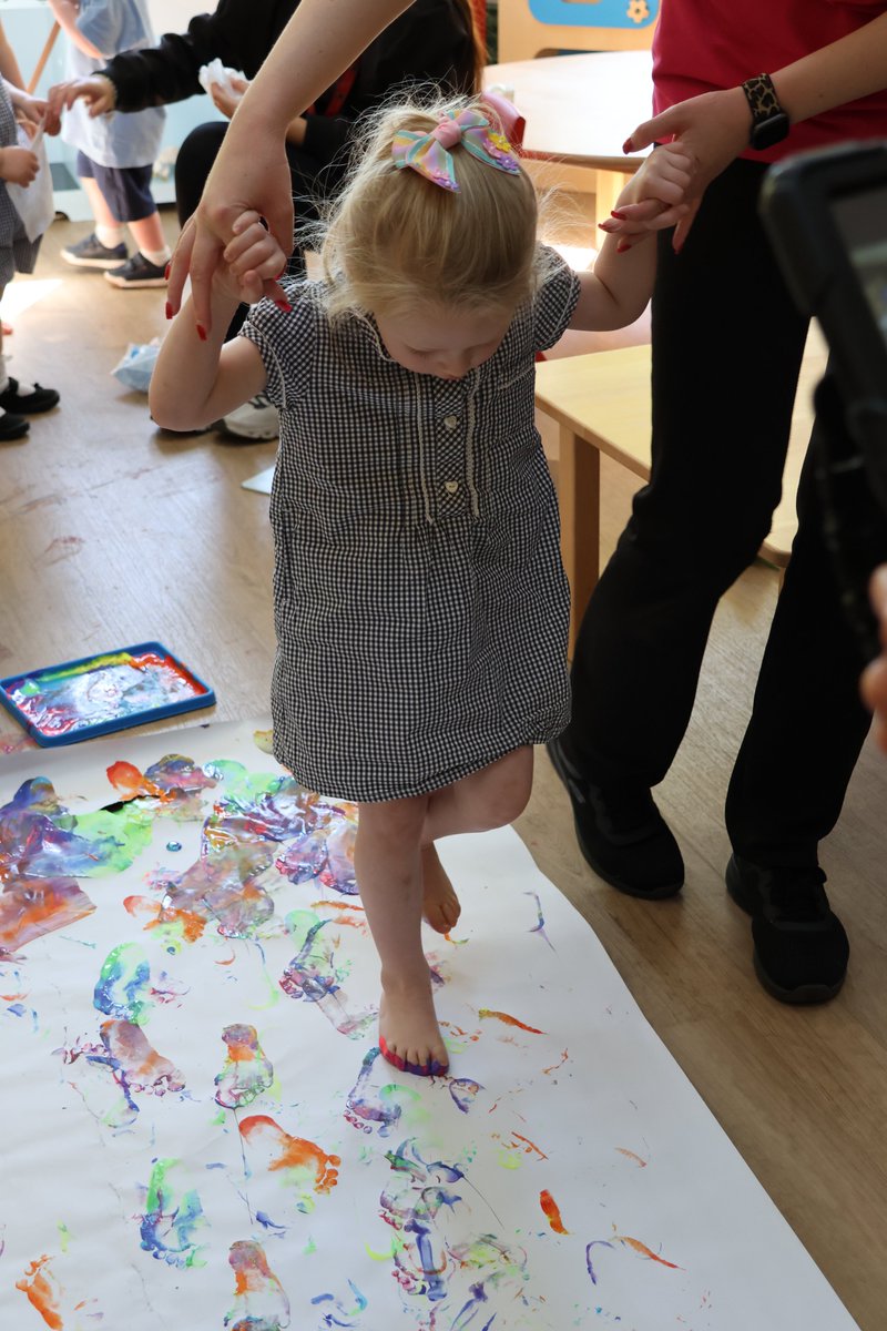Tots have been on a colourful adventure, walking on a big white piece of paper to represent the world. Children made their mark when taking an eventful adventure around the world! The outcome was a very colourful collaborative display of the children's footprints! 👣🌎