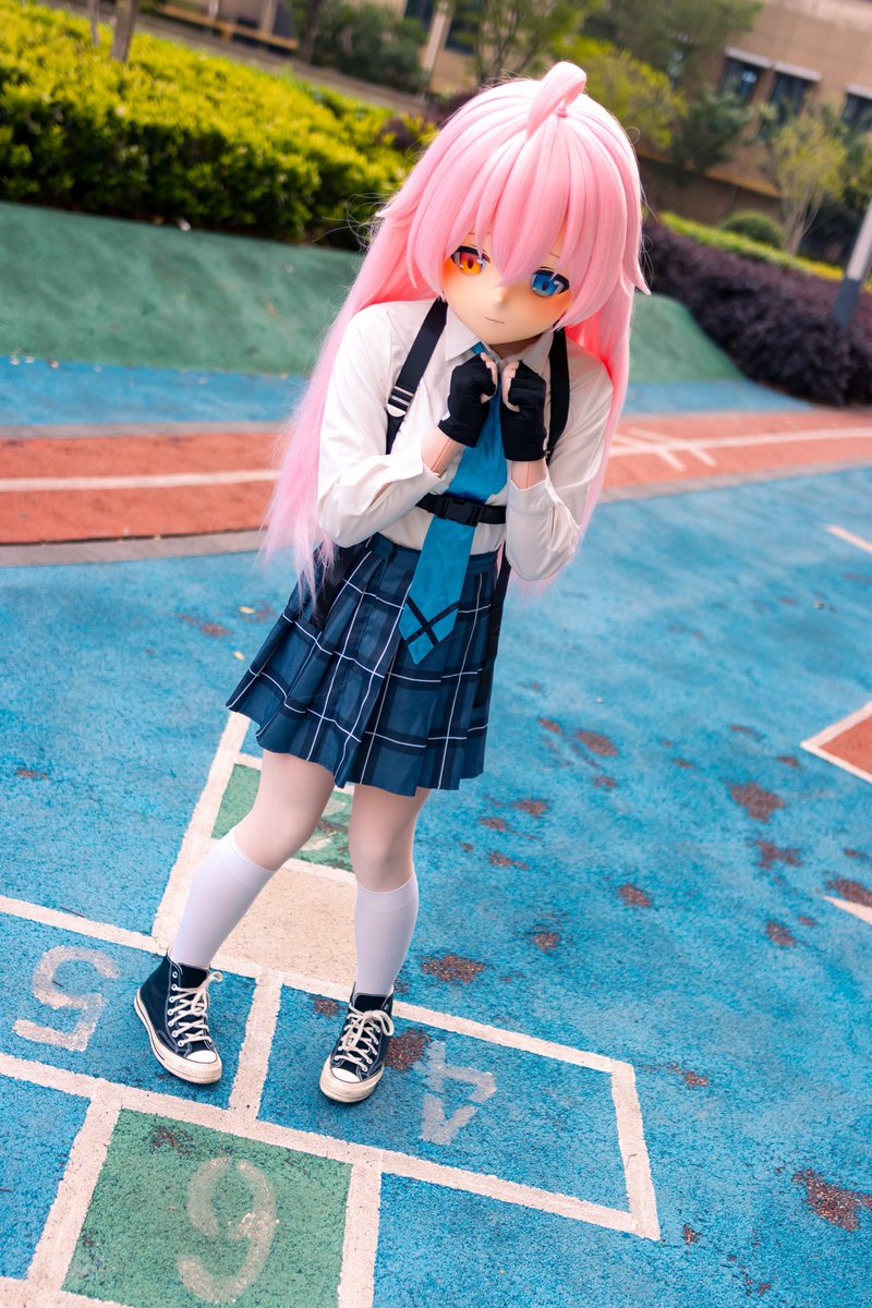 今天来跳格子噜！
📷：<a href="/FengZhi_LQ/">风止灬群花落</a> 
#kigurumi #BlueArchive