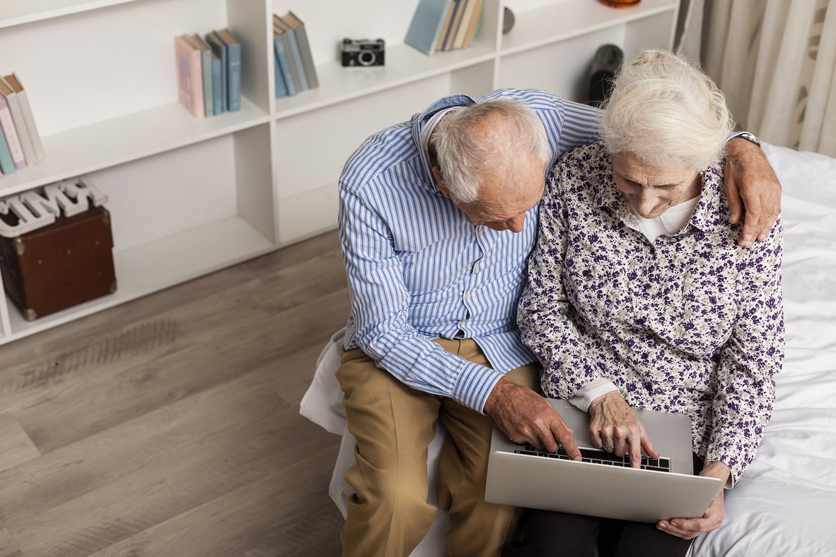 FrancopresseAPF's tweet image. Le défi de vieillir en français chez soi: FRANCOPRESSE – Les personnes âgées francophones en situation linguistique minoritaire veulent vieillir chez elles dans leur langue, mais c’est un souhait souvent irréalisable. dlvr.it/TKvJ4z #FrCan #Francophonie #MédiasFrancos