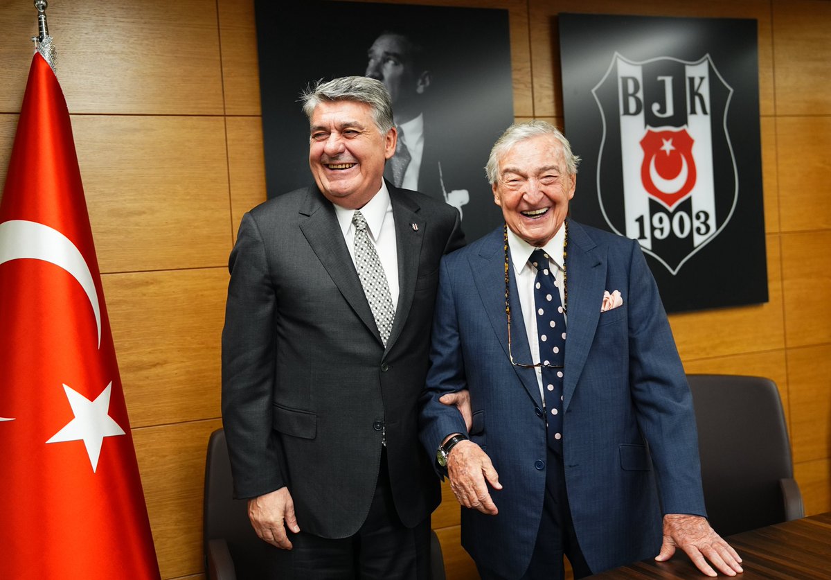 Beşiktaş Divan Kurulu Üyesi Rahmi Koç, yeniden başkanlığa seçilen Serdal Adalı'ya tebrik ziyaretinde bulundu.