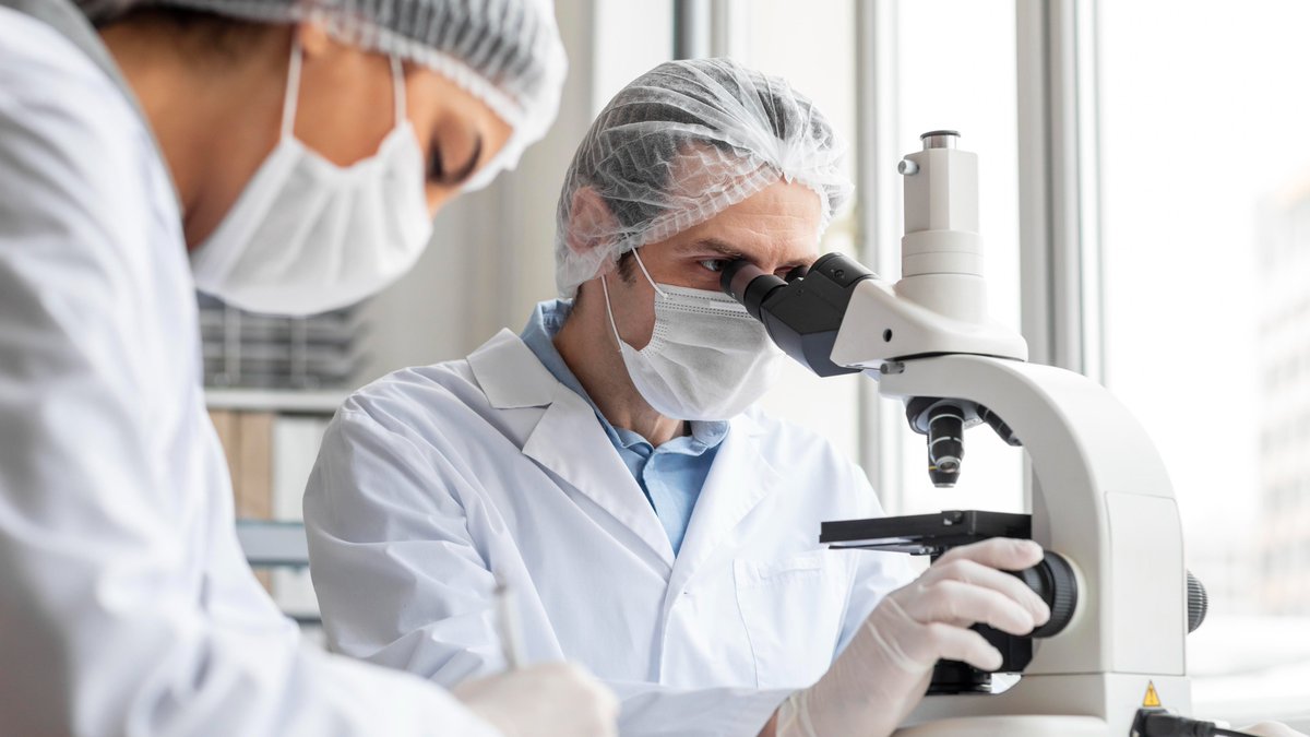 🎉Polish scientists have patented innovative implantable biomaterials!

These composite materials are designed for the treatment of bone defects and use in regenerative medicine. The European Patent Office has officially granted a patent.

More👉researchinpoland.org/news/polish-sc…
Ph:Freepik