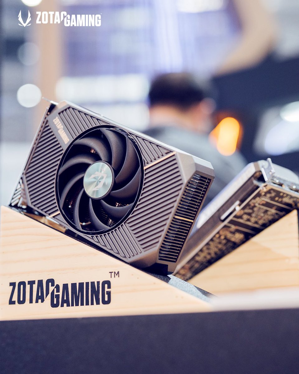 ZOTAC's tweet image. 💡 The new SFF duo.

🆕 GeForce RTX 5060 Low-Profile – half-height design
🆕 GeForce RTX 5060 SOLO – ultra compact power

Also on display:
⚪ Elegant White Models
🌀 Compact Twin Edge GPUs

#ZOTAC5060 #LOWPROFILE #SOLO