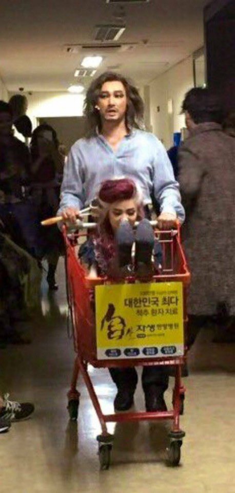 전미도차기작뮤지컬로와줘요
이유: 내가 보고 싶음