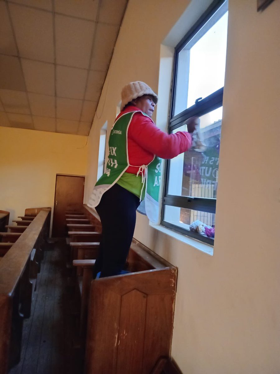 ActionSA_NW's tweet photo. π ACTIONSA leader Grace is making a real impact in our constituency! By supporting her local church and launching a pothole identification program, sheβs addressing community needs head-on. Itβs time to fix Dr. KK Region now! πͺ #ServiceDelivery #GraceForChange https://t.co/Pdx6tCFT0b