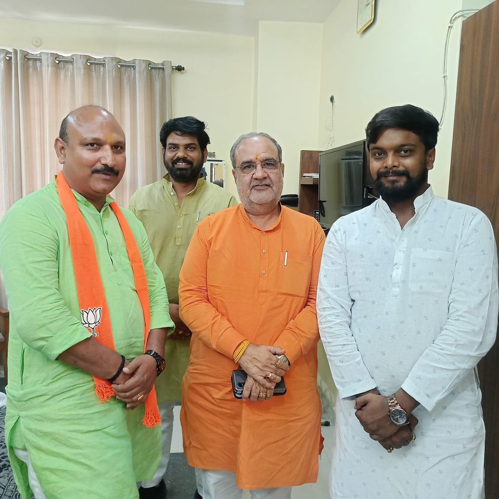 Ayush Kumar Singh(मोदी का परिवार) (@ayushsinghsays) on Twitter photo आदरणीय प्रदेश अध्यक्ष श्री भूपेंद्र सिंह चौधरी जी का जनपद आगमन पर स्वागत एवं अभिनंदन आदरणीय जिलाध्यक्ष श्री अजीत सिंह बब्बन जी के नेतृत्व में....
<a href="/Bhupendraupbjp/">Bhupendra Singh Chaudhary</a> आदरणीय प्रदेश अध्यक्ष श्री भूपेंद्र सिंह चौधरी जी का जनपद आगमन पर स्वागत एवं अभिनंदन आदरणीय जिलाध्यक्ष श्री अजीत सिंह बब्बन जी के नेतृत्व में....
<a href="/Bhupendraupbjp/">Bhupendra Singh Chaudhary</a>